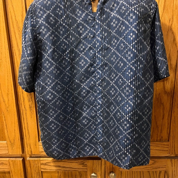 Valerie Stevens Blue Casual Button Down Shirt with Geometric Pattern - Picture 2 of 4